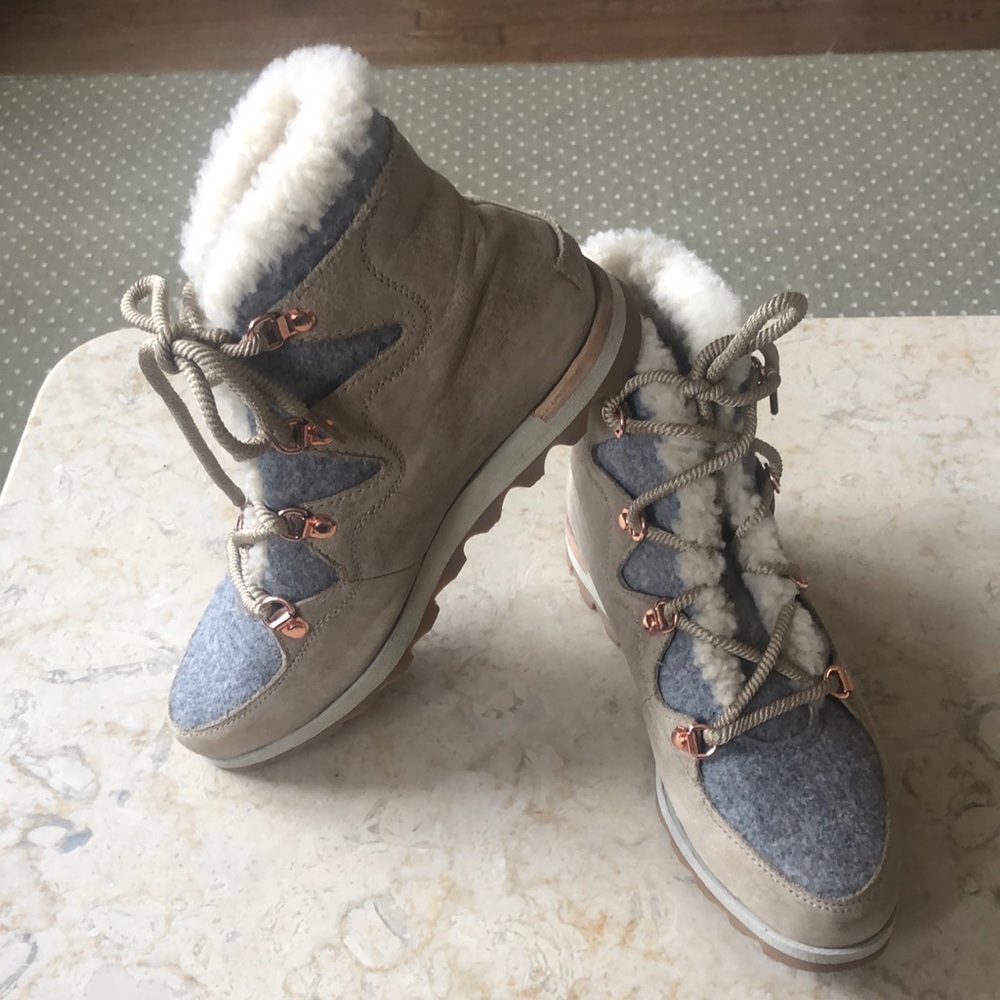 Sorel Sneakchic Alpine Shearling and Leather Laceup Boots Size 8 - Picture 9 of 16